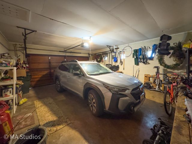 8922 PARKSIDE Avenue, Morton Grove, IL 60053