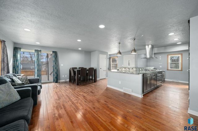 2900 E 21st St Street, Sioux Falls, SD 57103