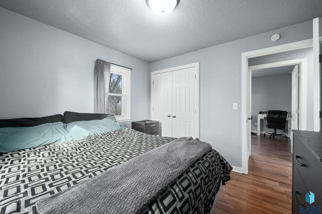 2900 E 21st St Street, Sioux Falls, SD 57103