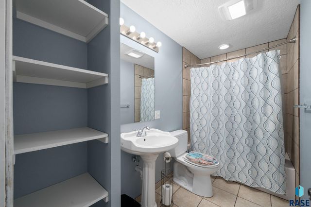 2900 E 21st St Street, Sioux Falls, SD 57103