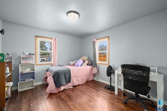 2900 E 21st St Street, Sioux Falls, SD 57103