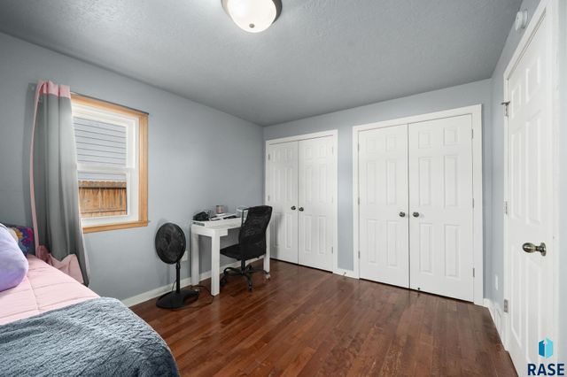 2900 E 21st St Street, Sioux Falls, SD 57103