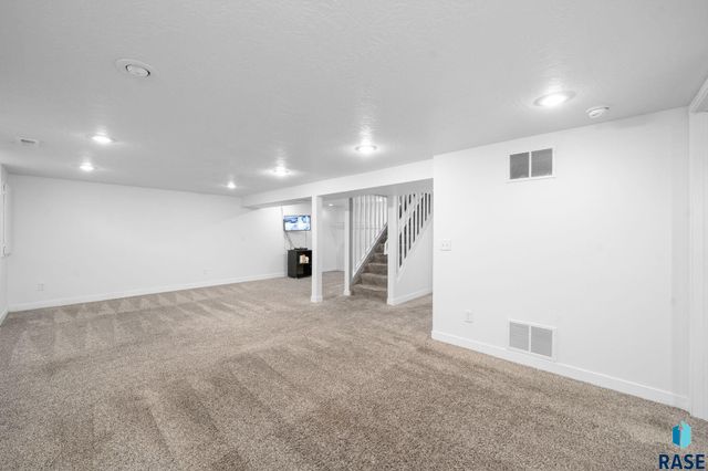 2900 E 21st St Street, Sioux Falls, SD 57103