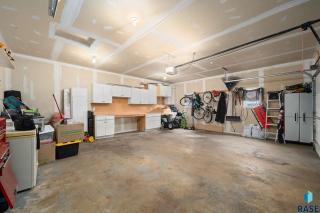 2900 E 21st St Street, Sioux Falls, SD 57103