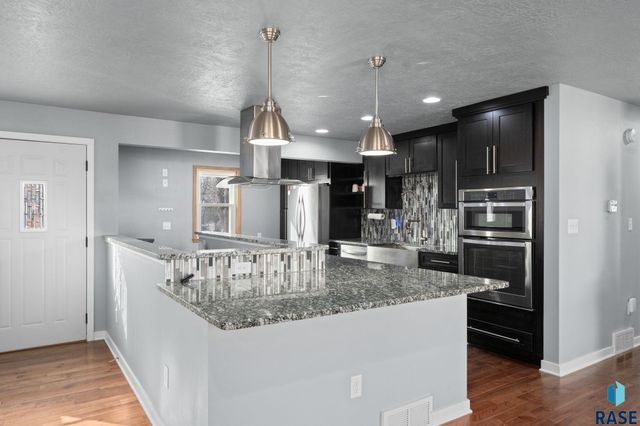 2900 E 21st St Street, Sioux Falls, SD 57103