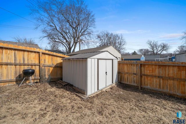 2900 E 21st St Street, Sioux Falls, SD 57103