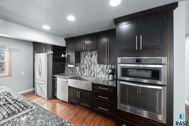 2900 E 21st St Street, Sioux Falls, SD 57103