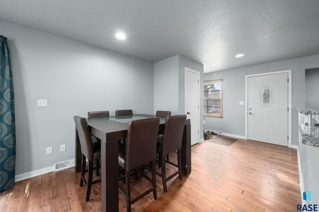 2900 E 21st St Street, Sioux Falls, SD 57103