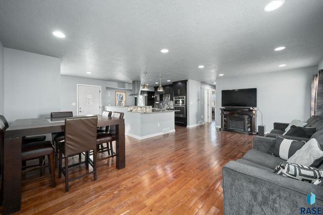 2900 E 21st St Street, Sioux Falls, SD 57103