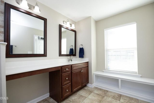 953 Ambergate Station, Apex, NC 27502