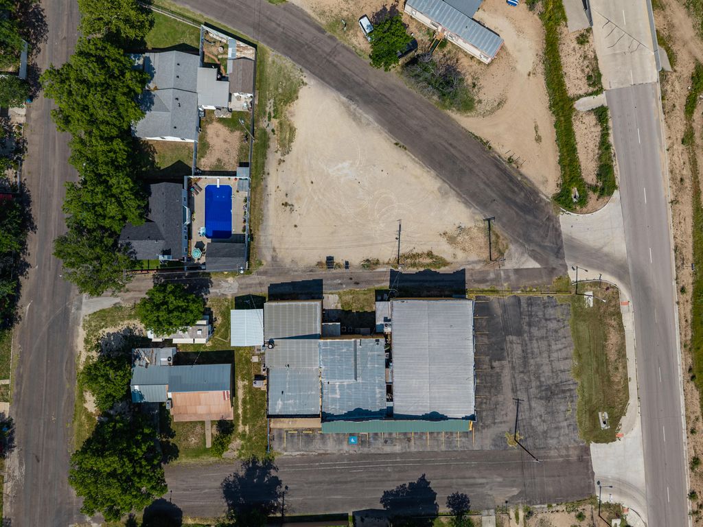 Image 17 of property listing at 1201 15th Street, Ozona, TX 76943