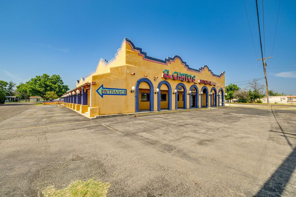 Image 3 of property listing at 1201 15th Street, Ozona, TX 76943