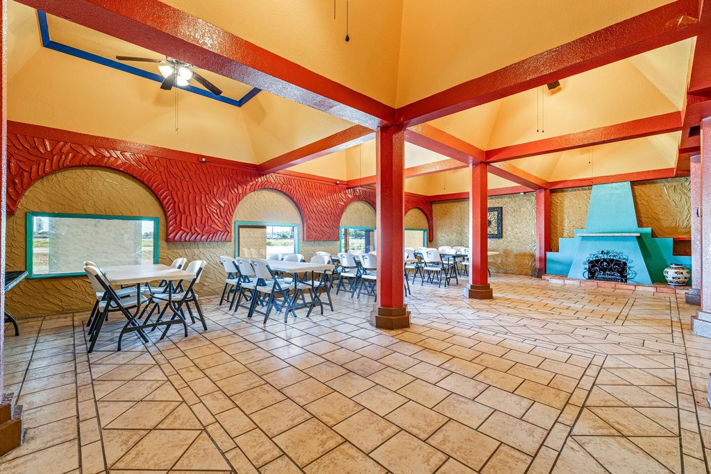 Image 7 of property listing at 1201 15th Street, Ozona, TX 76943