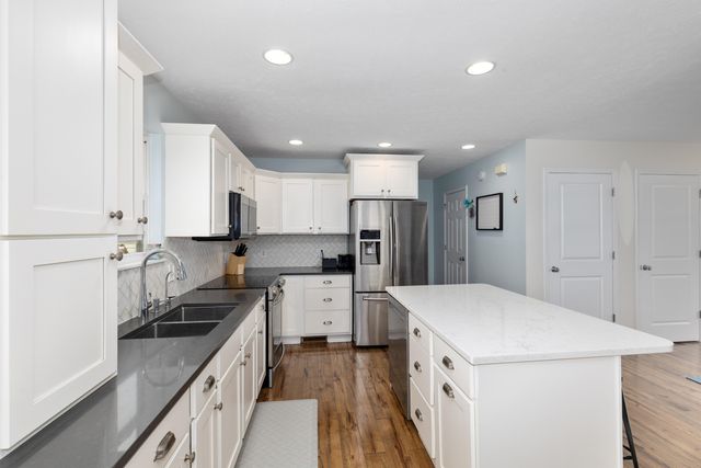 8940 Alanada Drive SE, Caledonia, MI 49316