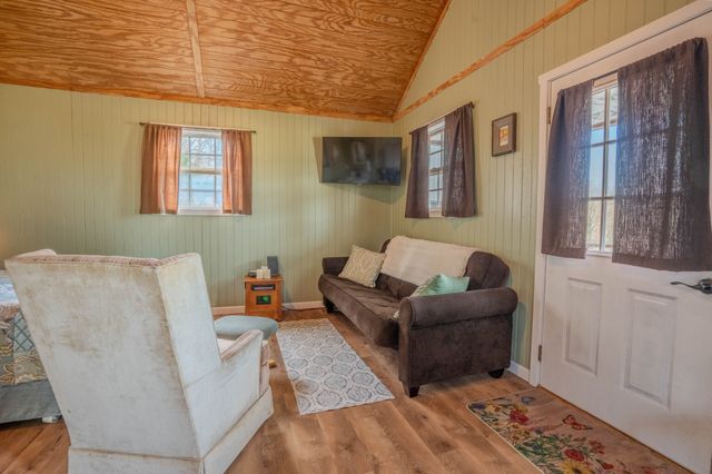 109 Rascaltown Rd, Loretto, TN 38469