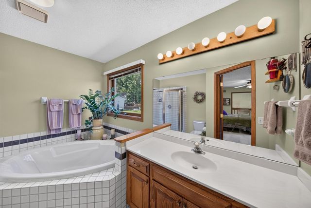 1116 Knoll Court NW, Rochester, MN 55901