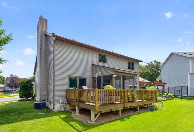 1116 Knoll Court NW, Rochester, MN 55901