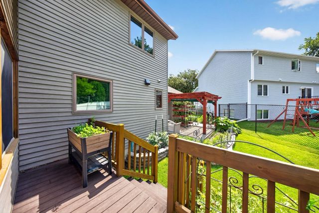 1116 Knoll Court NW, Rochester, MN 55901