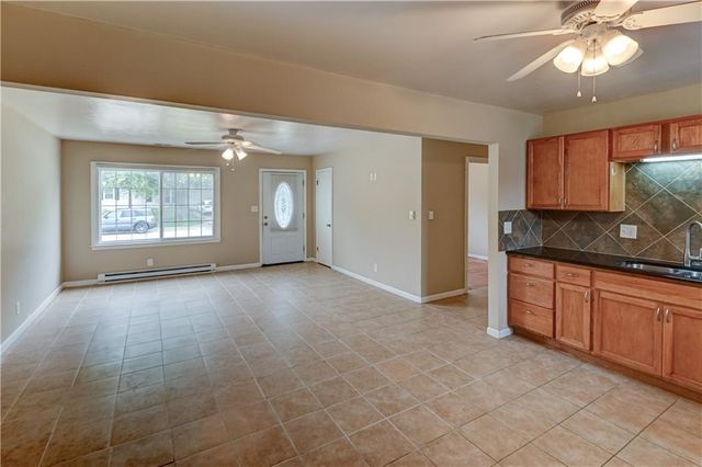 218 SW Opal Drive, Lee's Summit, MO 64081