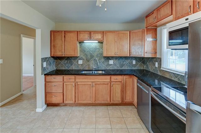 218 SW Opal Drive, Lee's Summit, MO 64081