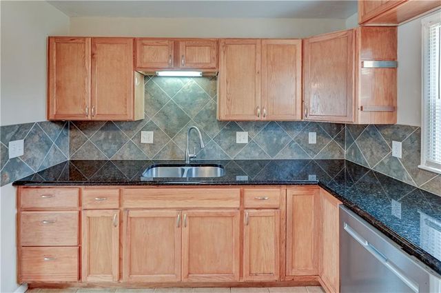 218 SW Opal Drive, Lee's Summit, MO 64081