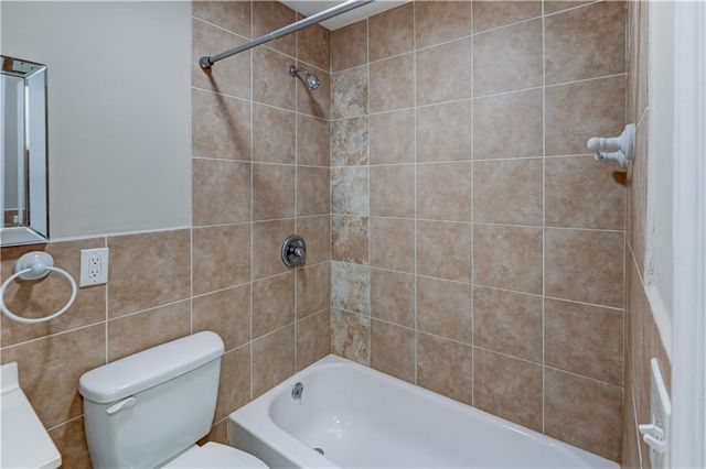 218 SW Opal Drive, Lee's Summit, MO 64081