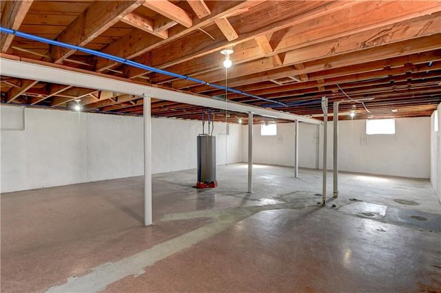 218 SW Opal Drive, Lee's Summit, MO 64081