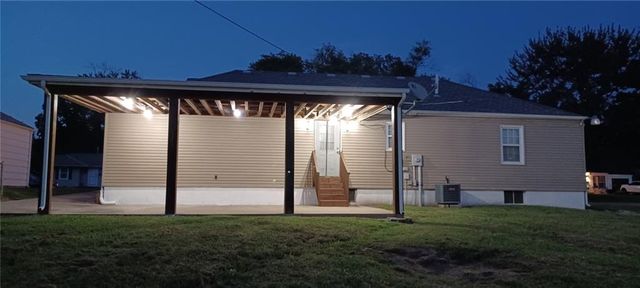 218 SW Opal Drive, Lee's Summit, MO 64081