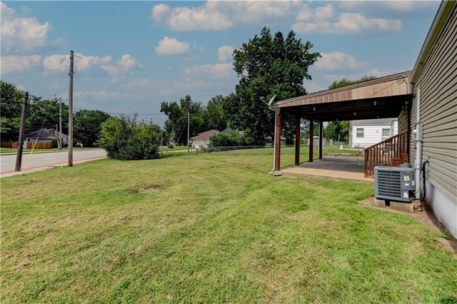 218 SW Opal Drive, Lee's Summit, MO 64081