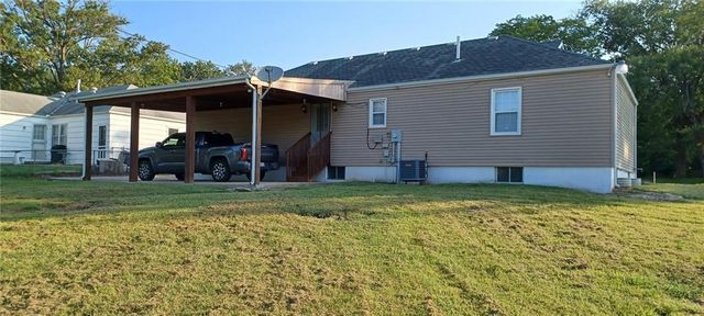 218 SW Opal Drive, Lee's Summit, MO 64081