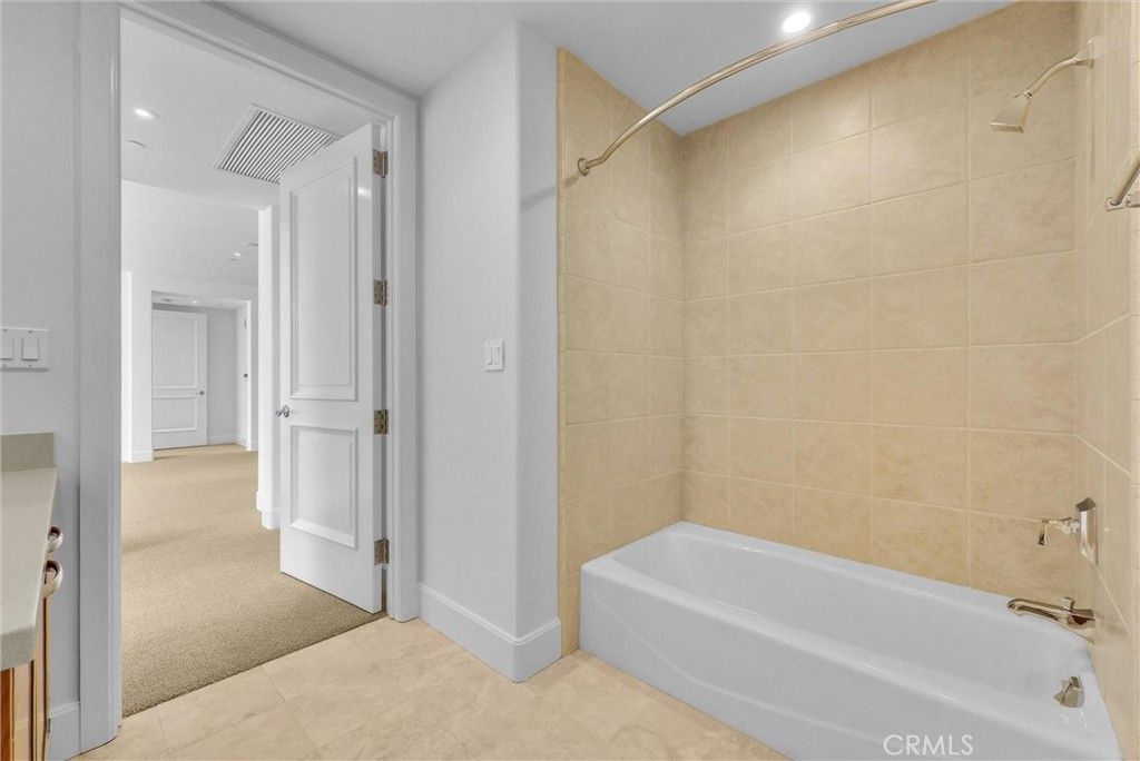 Image 28 of property listing at 3044 Scholarship, Irvine, CA 92612