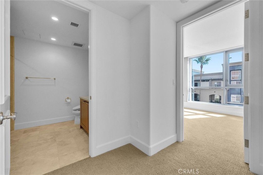 Image 30 of property listing at 3044 Scholarship, Irvine, CA 92612