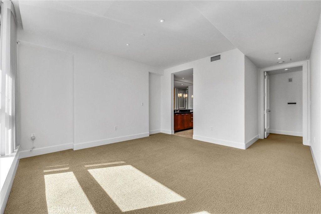 Image 34 of property listing at 3044 Scholarship, Irvine, CA 92612