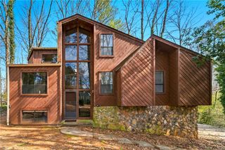 2527 Kingsley NE Drive, Marietta, GA 30062