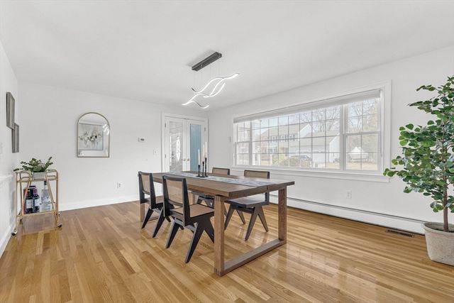 33 Old Farm Rd, Reading, MA 01867