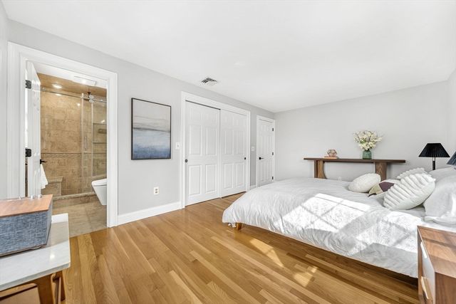 33 Old Farm Rd, Reading, MA 01867