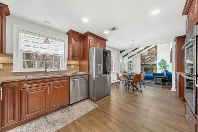 33 Old Farm Rd, Reading, MA 01867