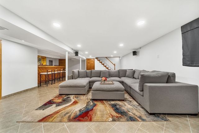 33 Old Farm Rd, Reading, MA 01867