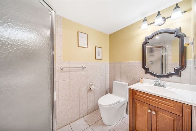 33 Old Farm Rd, Reading, MA 01867