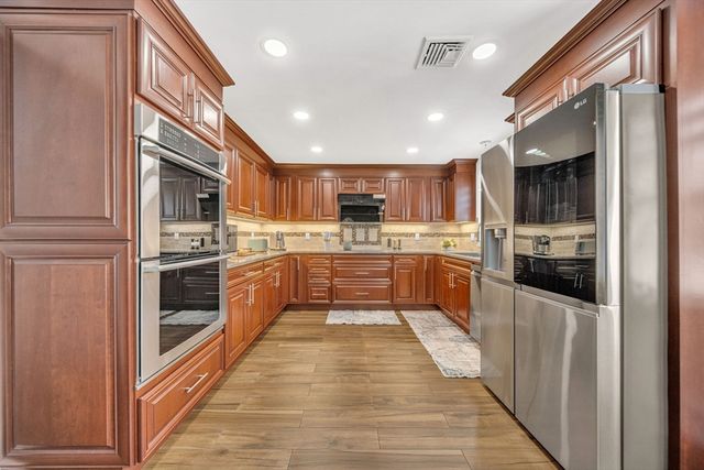 33 Old Farm Rd, Reading, MA 01867