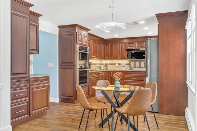 33 Old Farm Rd, Reading, MA 01867