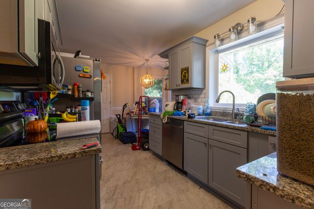 408 Skyway Drive, Warner Robins, GA 31088