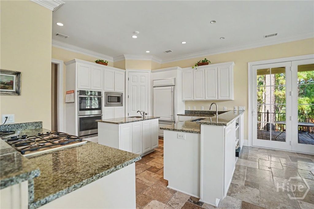 Image 8 of property listing at 29 Captains Crossing, Savannah, GA 31411
