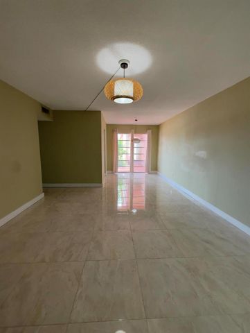 22 GOLFS EDGE B, West Palm Beach, FL 33417