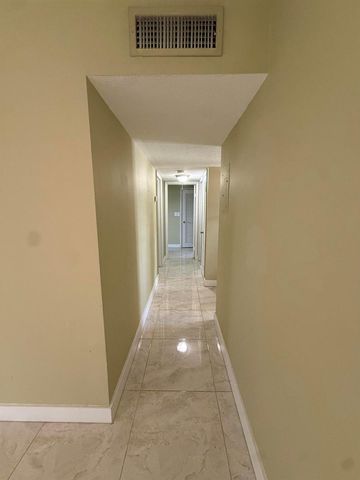 22 GOLFS EDGE B, West Palm Beach, FL 33417