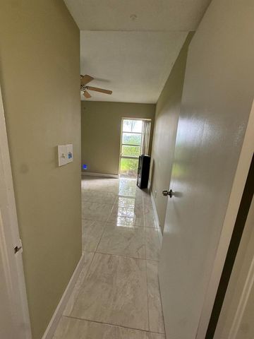 22 GOLFS EDGE B, West Palm Beach, FL 33417