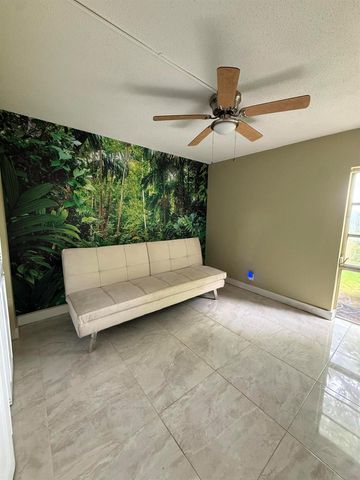 22 GOLFS EDGE B, West Palm Beach, FL 33417