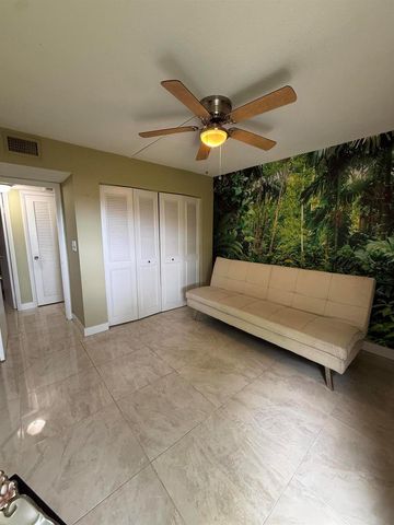 22 GOLFS EDGE B, West Palm Beach, FL 33417