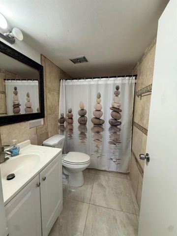 22 GOLFS EDGE B, West Palm Beach, FL 33417