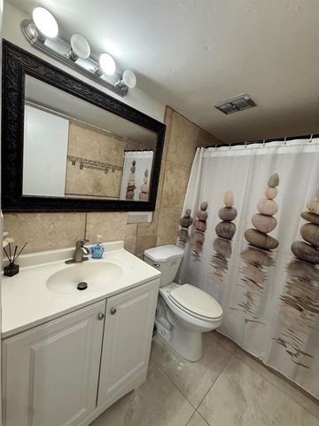 22 GOLFS EDGE B, West Palm Beach, FL 33417